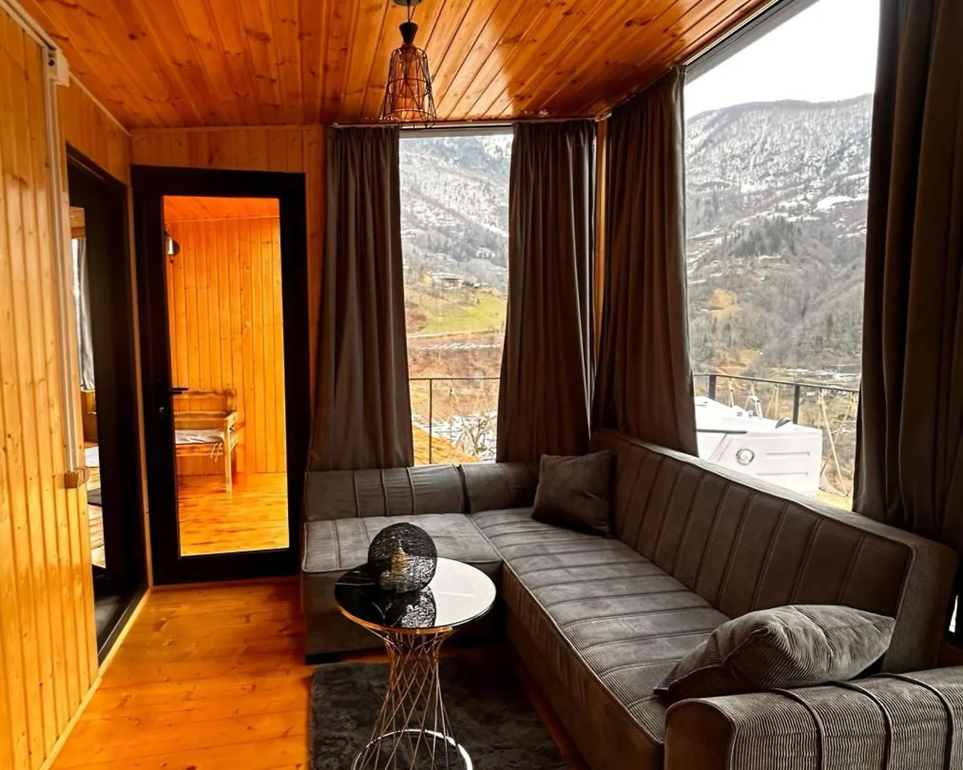 Apartment Glass House In Merisi