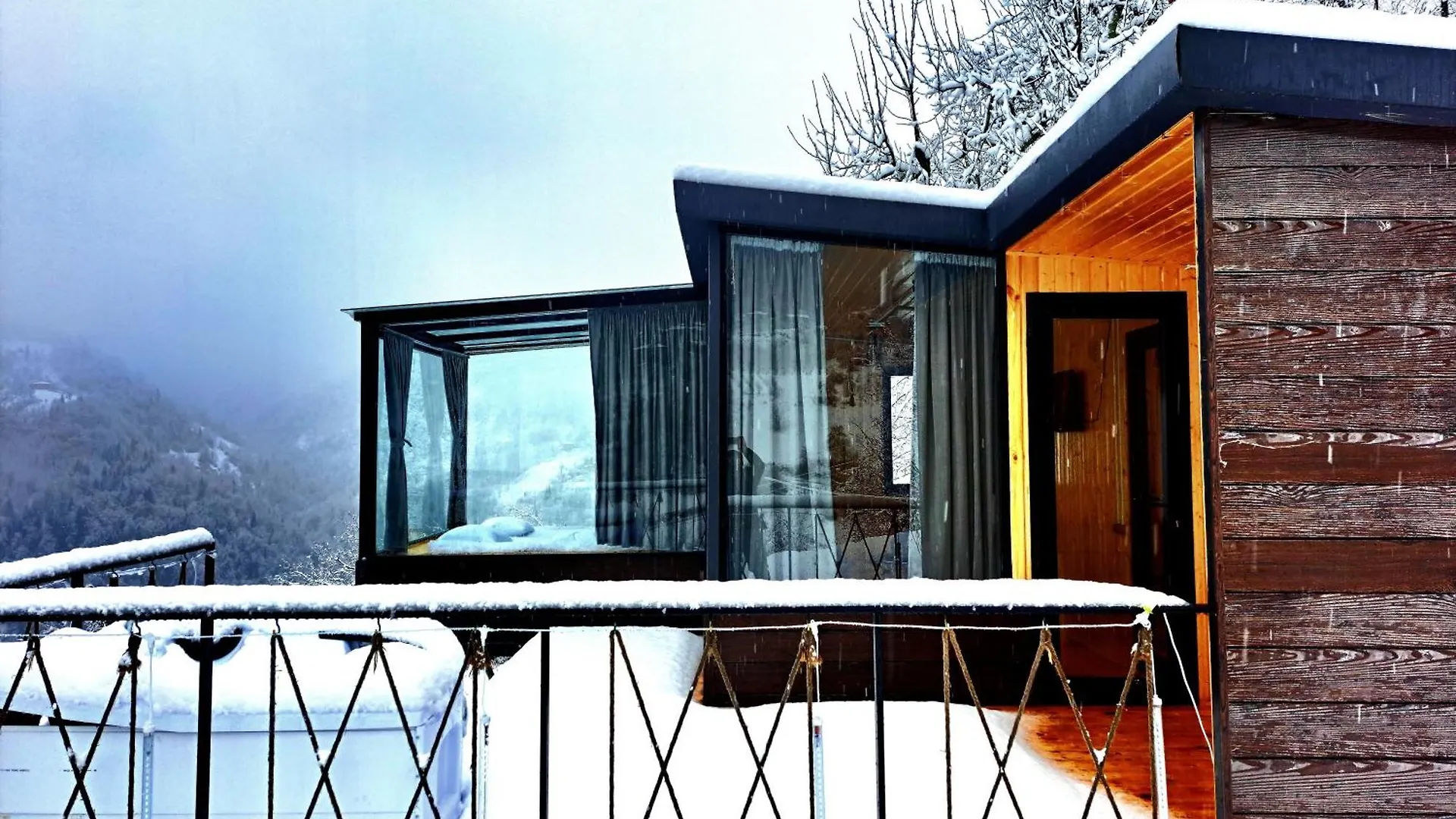Glass House In Merisi