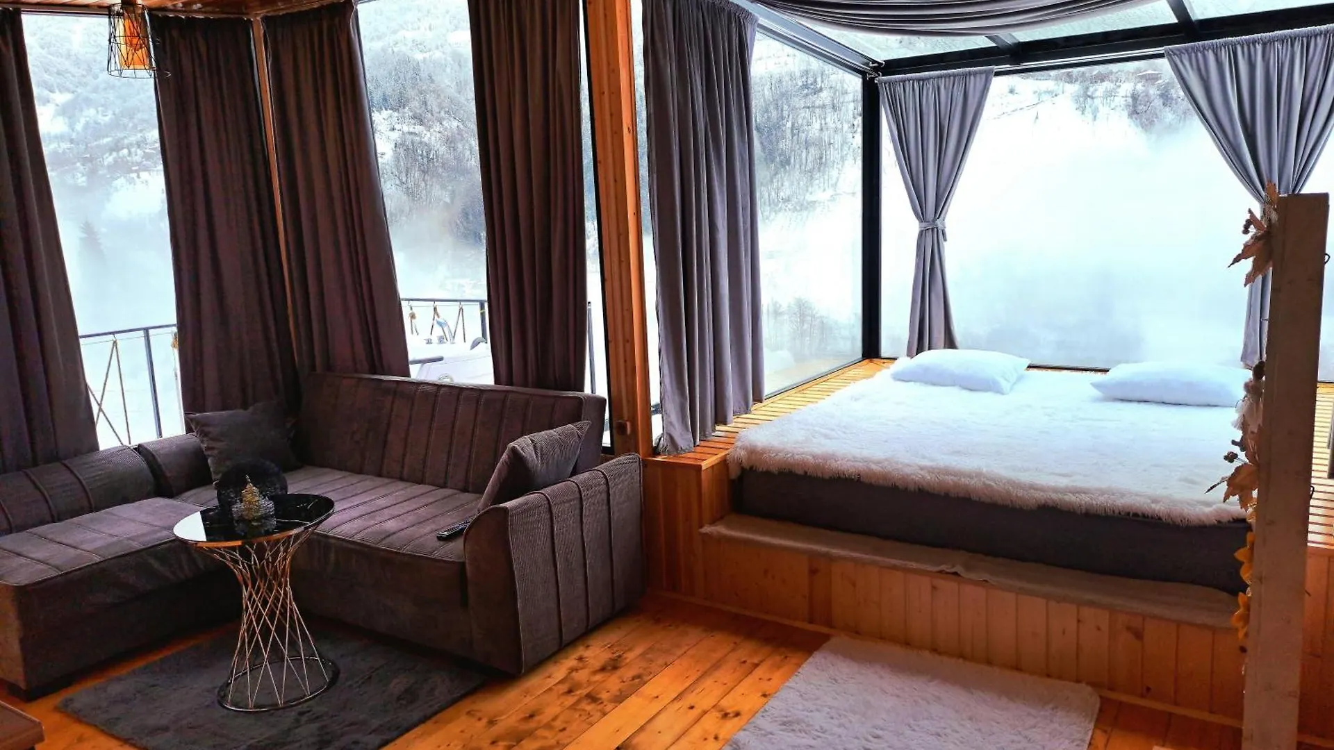 Apartment Glass House In Merisi